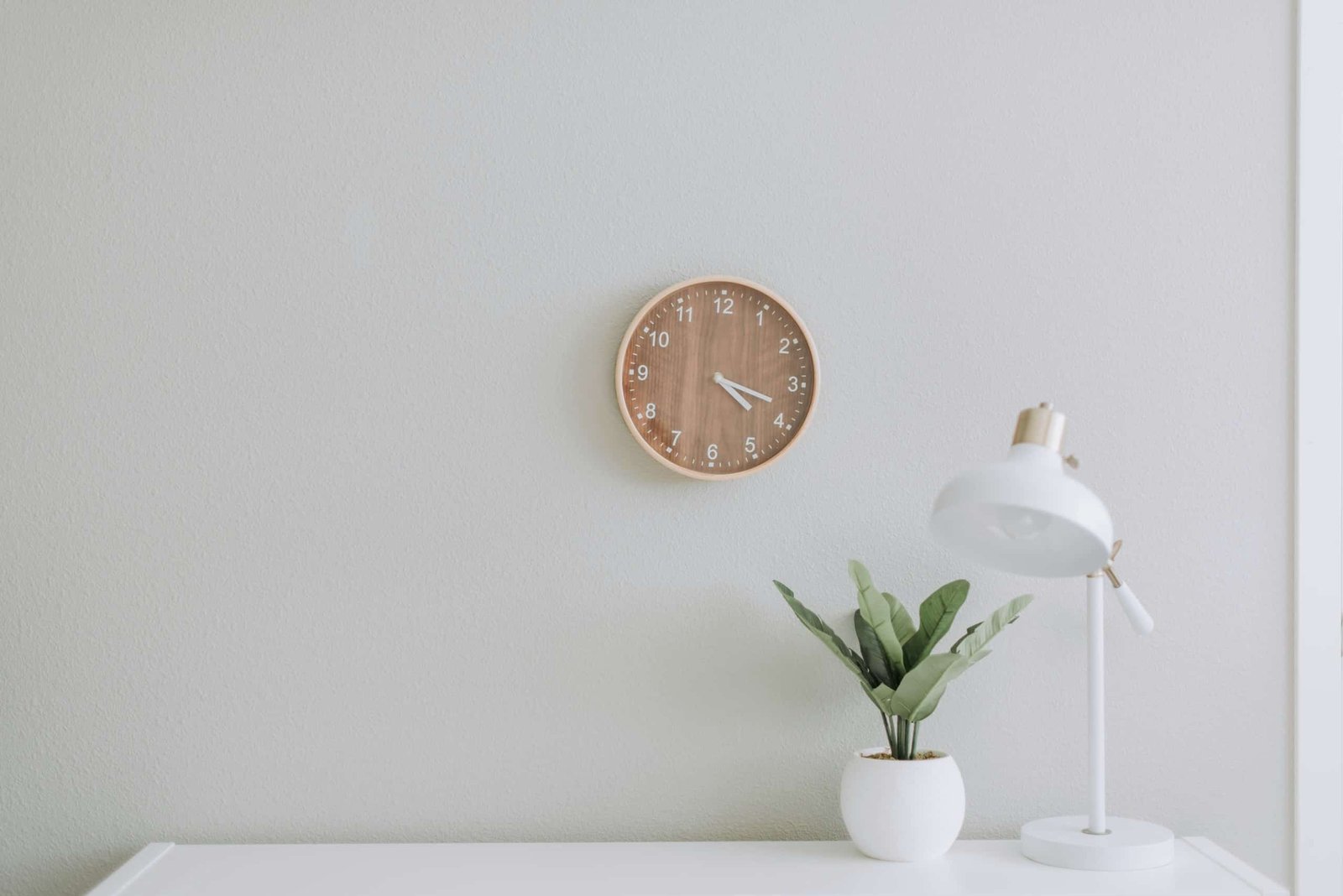 Minimalist Home Hacks: How to Declutter Without Losing Comfort